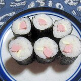 魚肉ソーセージとチーズの細巻き寿司